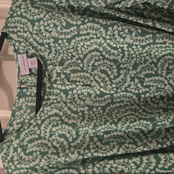 LIZ CLAIBORNE BRAND WOMEN'S GREEN AND WHITE "HEARTS" SHORT SLEEVES PULLOVER TOP - Picture 4 of 15